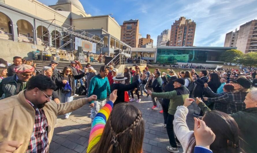 El Día del Folklore convocó a 7.000 personas en el Paseo del Buen Pastor